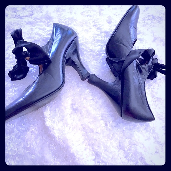 Norma Kamali Shoes - Sz 6.5 3” Norma Kamali black pumps w ribbon tie💕